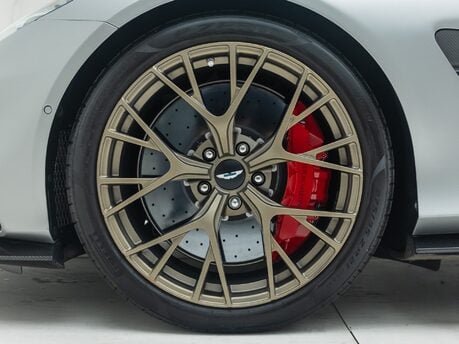 Aston Martin Vanquish V12