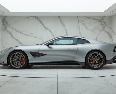 Aston Martin Vanquish V12