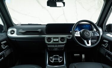 Mercedes-Benz G Class G400d AMG LINE PREMIUM PLUS 18