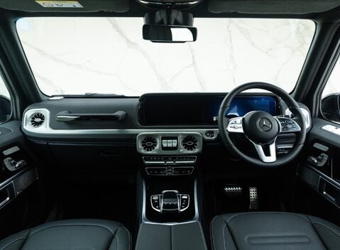 Mercedes-Benz G Class G400d AMG LINE PREMIUM PLUS 18