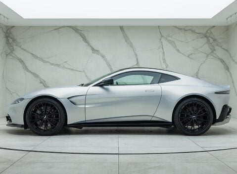 Aston Martin V8 Vantage 5