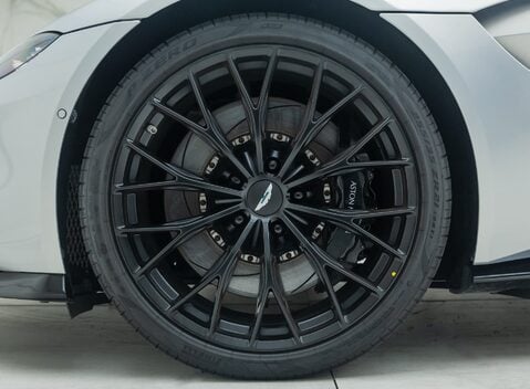 Aston Martin V8 Vantage 23