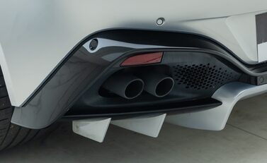 Aston Martin V8 Vantage 27