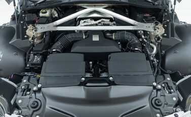 Aston Martin V8 Vantage 32