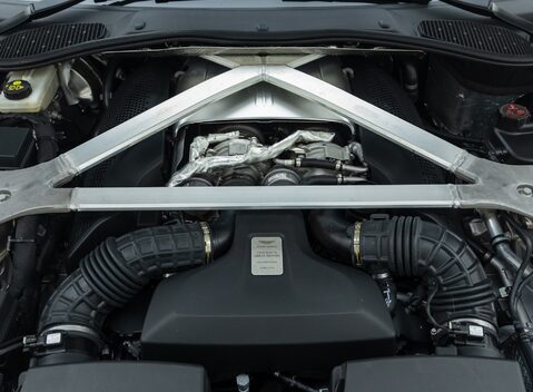 Aston Martin V8 Vantage 33