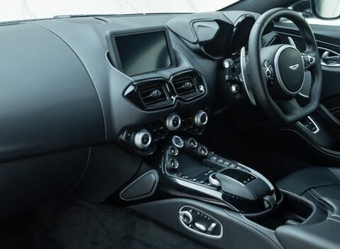 Aston Martin V8 Vantage 17