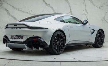 Aston Martin V8 Vantage 6