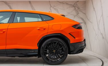 Lamborghini Urus SE 42