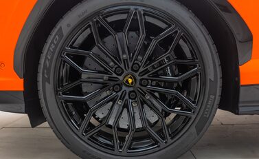 Lamborghini Urus SE 32