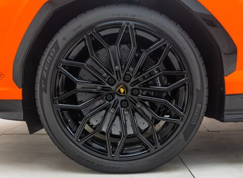 Lamborghini Urus SE 32