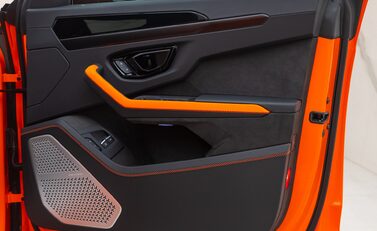 Lamborghini Urus SE 30