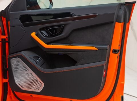 Lamborghini Urus SE 30