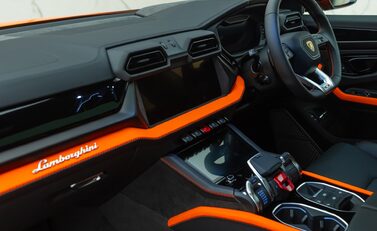 Lamborghini Urus SE 21