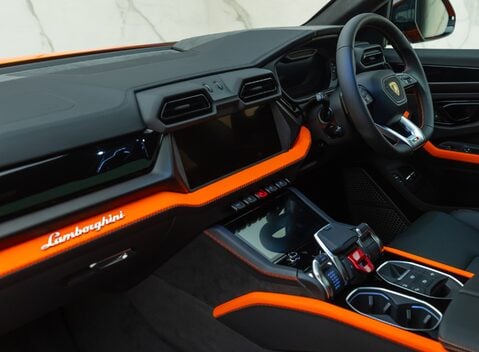 Lamborghini Urus SE 21