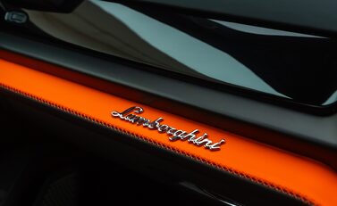 Lamborghini Urus SE 25