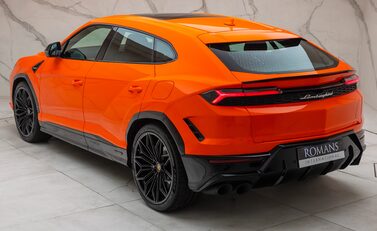 Lamborghini Urus SE 12