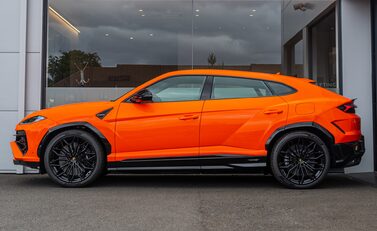 Lamborghini Urus SE 3