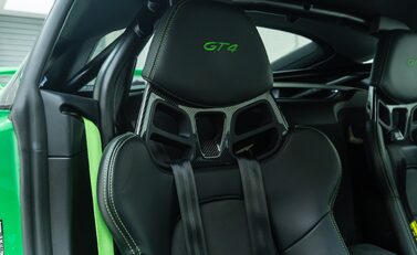 Porsche Cayman GT4 (718) 15