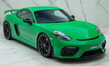 Porsche Cayman GT4 (718) 11