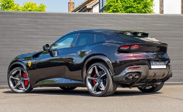 Ferrari Purosangue 5