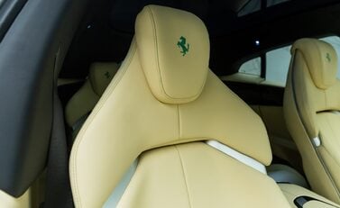 Ferrari Purosangue 12
