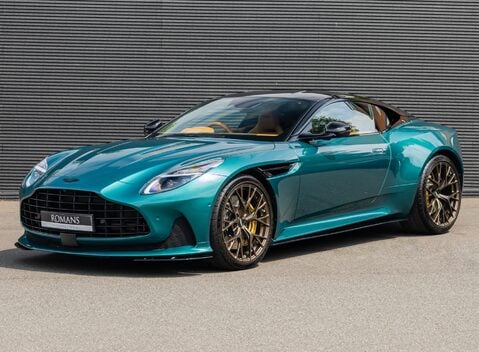 Aston Martin DB12 V8 2