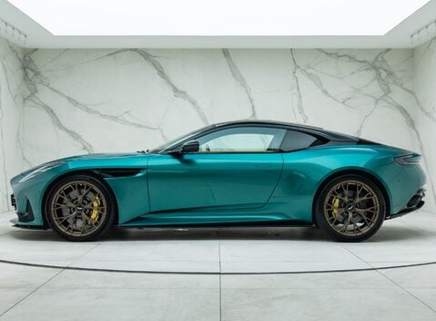 Aston Martin DB12 V8 5