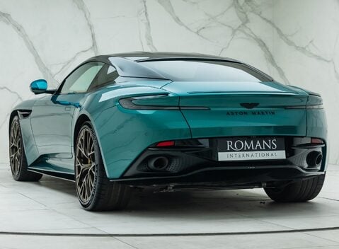 Aston Martin DB12 V8 9