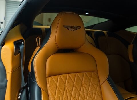 Aston Martin DB12 V8 14