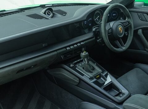 Porsche 911 GT3 (992) 18