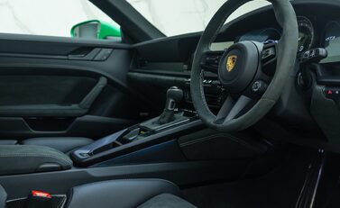 Porsche 911 GT3 (992) 13