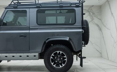 Land Rover Defender 90 ADVENTURE 36