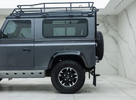 Land Rover Defender 90 ADVENTURE 36