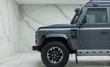 Land Rover Defender 90 ADVENTURE 35