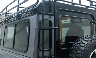 Land Rover Defender 90 ADVENTURE 32