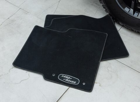 Land Rover Defender 90 ADVENTURE 34