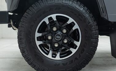 Land Rover Defender 90 ADVENTURE 26