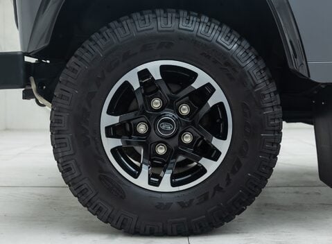 Land Rover Defender 90 ADVENTURE 26