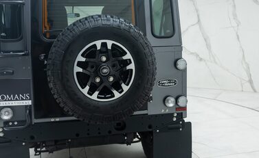 Land Rover Defender 90 ADVENTURE 28