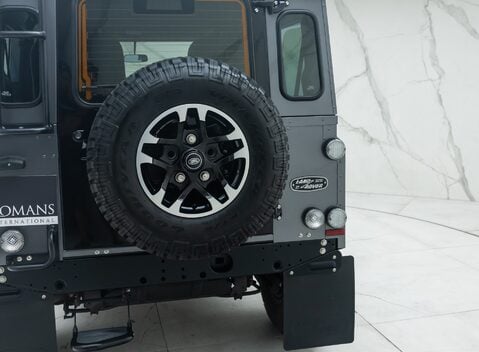 Land Rover Defender 90 ADVENTURE 28