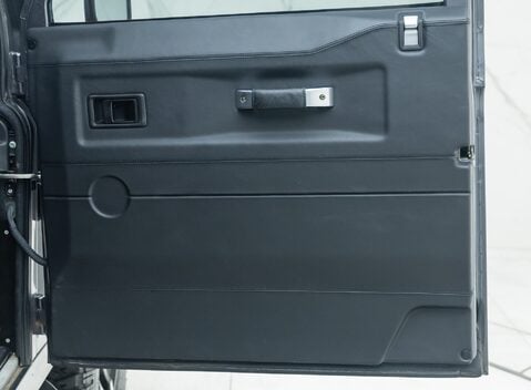 Land Rover Defender 90 ADVENTURE 25