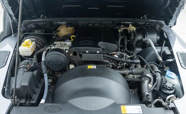 Land Rover Defender 90 ADVENTURE 37