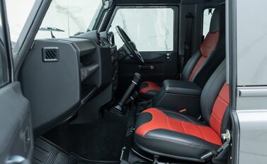 Land Rover Defender 90 ADVENTURE 17