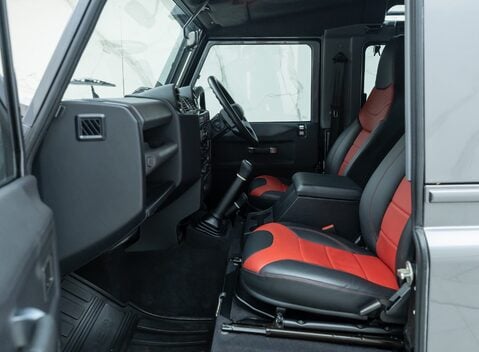 Land Rover Defender 90 ADVENTURE 17