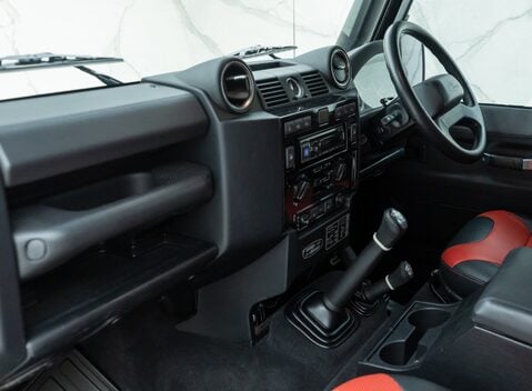 Land Rover Defender 90 ADVENTURE 18