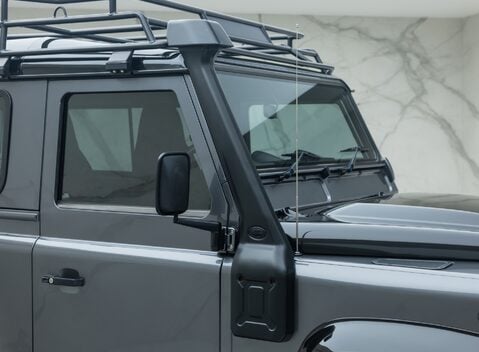 Land Rover Defender 90 ADVENTURE 30