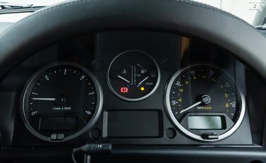 Land Rover Defender 90 ADVENTURE 19