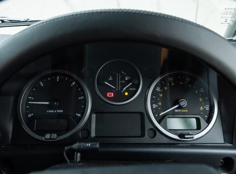 Land Rover Defender 90 ADVENTURE 19