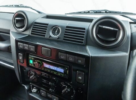 Land Rover Defender 90 ADVENTURE 21