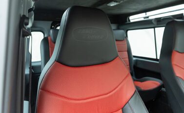 Land Rover Defender 90 ADVENTURE 15